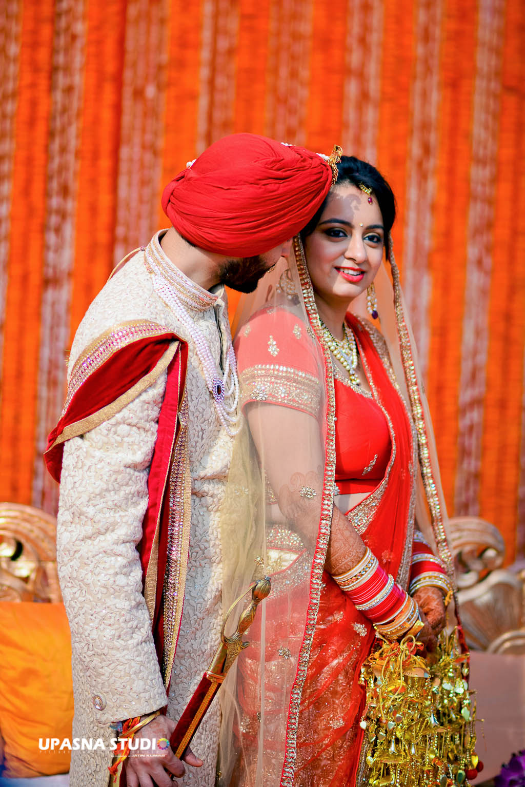 sikh wedding couple 